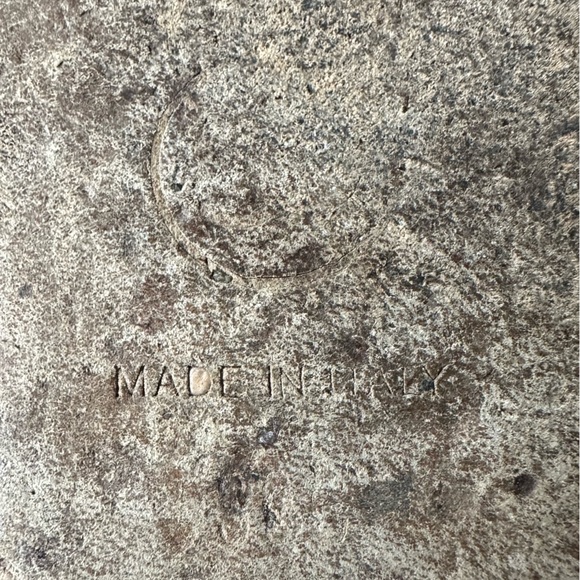 CHANEL cream leather T-Strap CC Gold Sandals - Picture 5 of 6